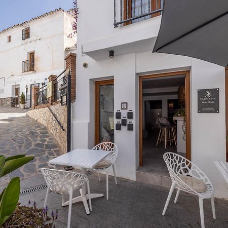 Olive & Ivy Guesthouse Canillas de Aceituno Exteriör bild